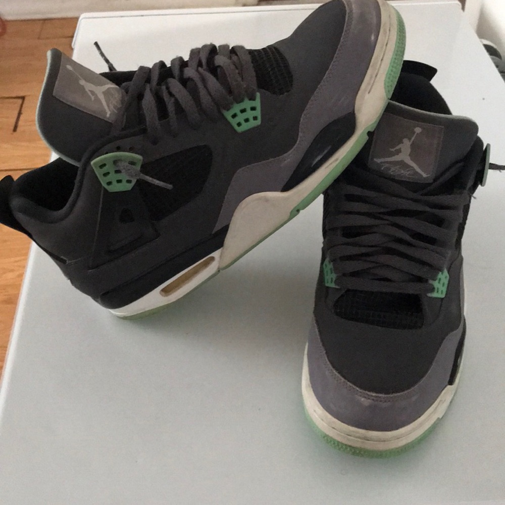 Air Jordan 4 Retro “Green Glow”